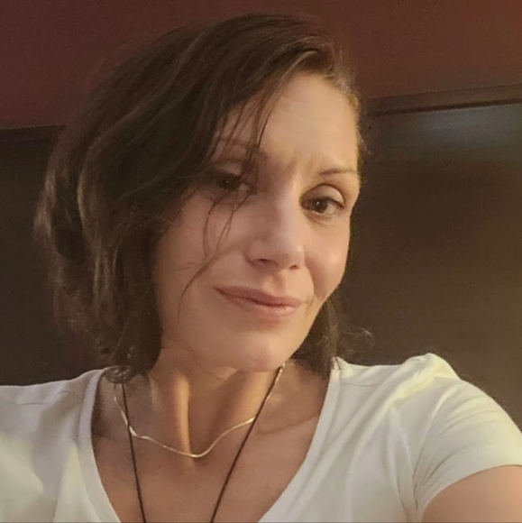 Meet your Posher, Jacalyn - Picture 2 of 2